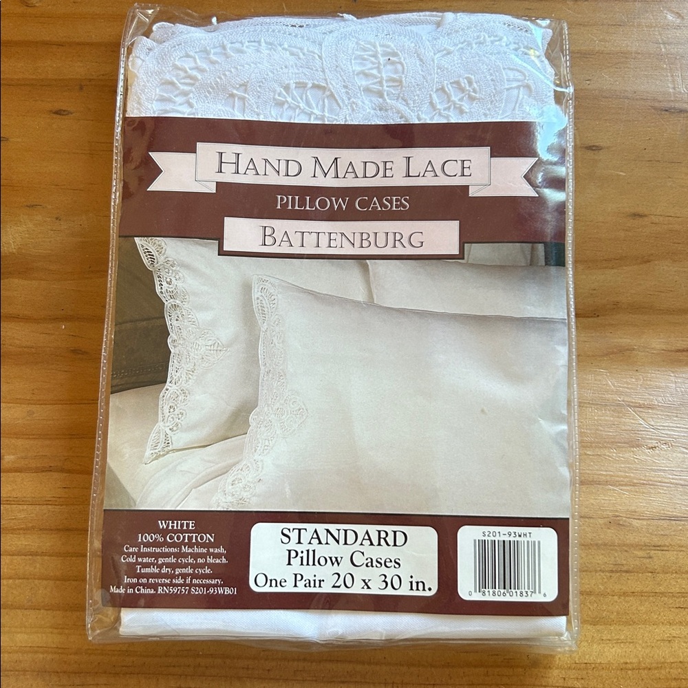 NIP Hand Made Lace Battenberg Pillowcase Standard/Queen Size White Pair (2)